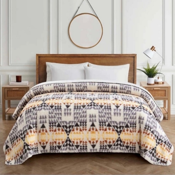 Pendleton Tribal Bedding Pendleton King Sherpa Blanket Arrow Point